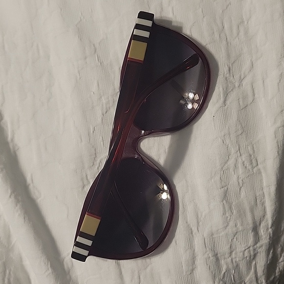 Burberry sunglasses - Picture 2 of 4